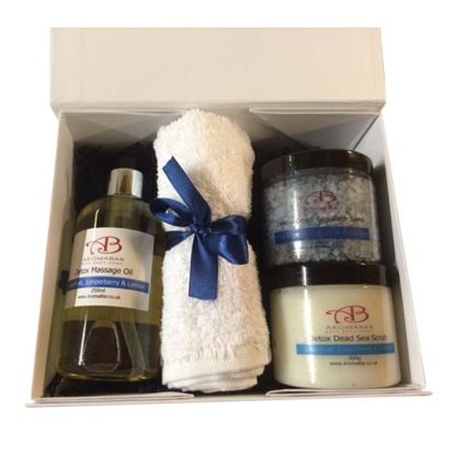 Spa Detox Pamper Kit Includes Detox Body Massage Oil, Detox Bath Salts Soak, Dead Sea Scrub & Flannel - Image 2