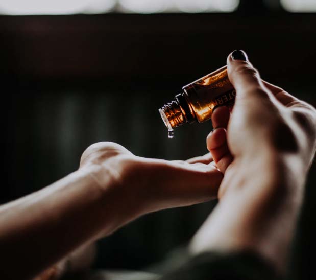 Using Aromabar Massage and Aromatherapy Oils for a Relaxing Experience